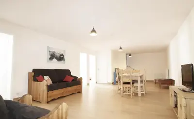 Télévision ou salle de divertissement dans l'établissement LE CANT DE JUME