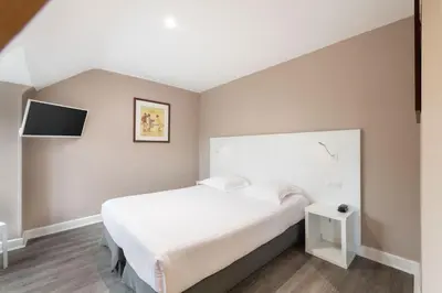 Un ou plusieurs lits dans un hébergement de l'établissement Hôtel De La Paix