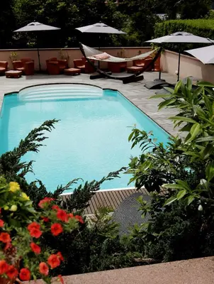 Piscine de l'établissement Les Loges Du Parc ou située à proximité