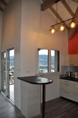 Cuisine ou kitchenette dans l'établissement les charmes du lac Sauna et Spa