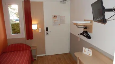 Télévision ou salle de divertissement dans l'établissement Premiere Classe Montbeliard - Sochaux