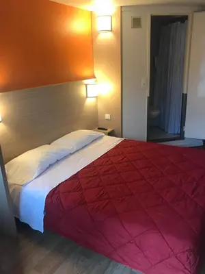 Un ou plusieurs lits dans un hébergement de l'établissement Premiere Classe Montbeliard - Sochaux