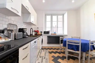 Cuisine ou kitchenette dans l'établissement Marquisat de Vauban - Exclusive home