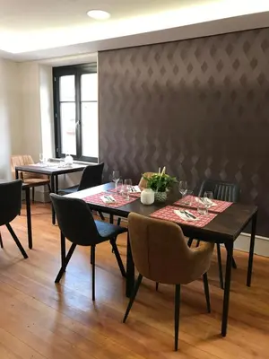Coin salon dans l'établissement La bacchante