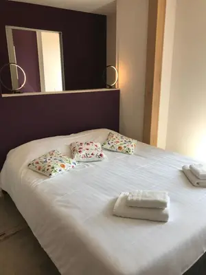 Un ou plusieurs lits dans un hébergement de l'établissement La bacchante