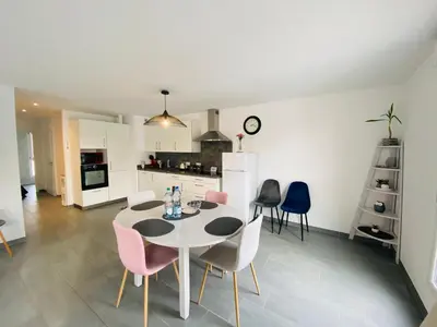 Cuisine ou kitchenette dans l'établissement Appartement Orchidées proche centre Ville