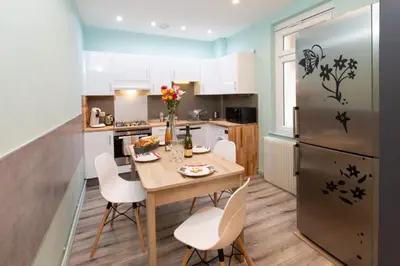Cuisine ou kitchenette dans l'établissement Evasion St Joseph Odysalis - Lit King Size - Parking - Proche Centre