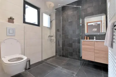 Salle de bains dans l'établissement Gîte de Munt'Z SPA, Sauna, piscine, proche de Colmar