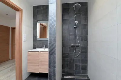 Salle de bains dans l'établissement Gîte de Munt'Z SPA, Sauna, piscine, proche de Colmar