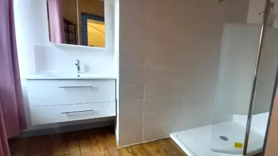 Salle de bains dans l'établissement La maison des vignes