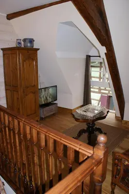 Télévision ou salle de divertissement dans l'établissement Gîtes les bains