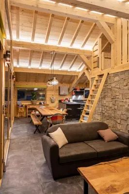 Coin salon dans l'établissement Chalet Horizon 180 4 étoiles Sauna