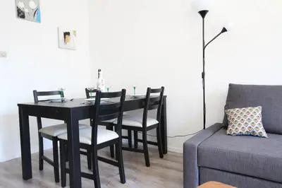 Coin salon dans l'établissement Colmar City Center - SCHNAPSALA Terrasse and Free Parking - BookingAlsace