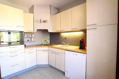 Cuisine ou kitchenette dans l'établissement Colmar City Center - SCHNAPSALA Terrasse and Free Parking - BookingAlsace