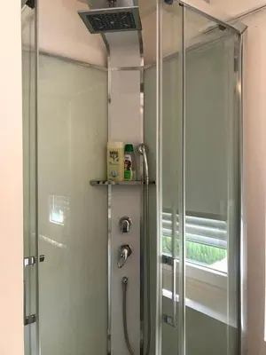 Salle de bains dans l'établissement Beau Studio M Euroairport Basel-Freiburg