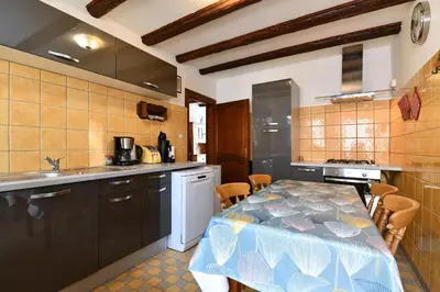 Cuisine ou kitchenette dans l'établissement Gîte Le Merle 90m2 près de la route des vins