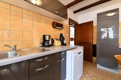Cuisine ou kitchenette dans l'établissement Gîte Le Merle 90m2 près de la route des vins