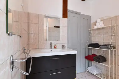 Salle de bains dans l'établissement Gîte Le Merle 90m2 près de la route des vins