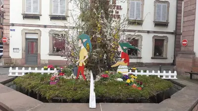 Jardin de l'établissement aux pieds des vignes chambre classée 2clefs proximité des marchés de printemps