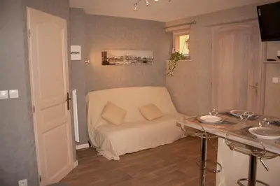 Télévision ou salle de divertissement dans l'établissement La Maison Alsacienne