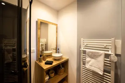 Salle de bains dans l'établissement Au Chalet d'Aline - Atypique pour 4 personnes