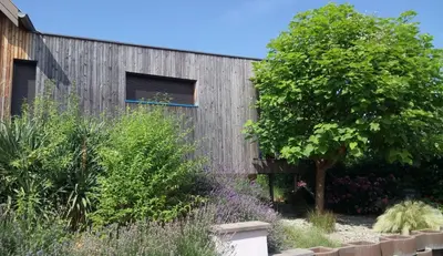 Jardin de l'établissement A l Ombre des Catalpas