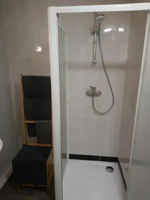 Salle de bains dans l'établissement RESTAURANT hébergement 