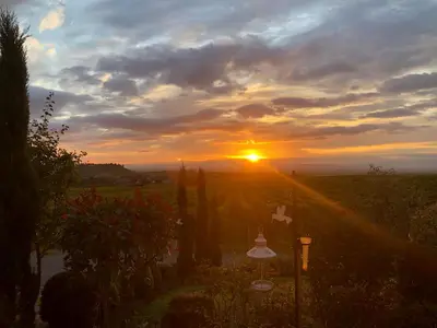 Lever ou coucher de soleil vu de la maison d'hôtes ou à proximité