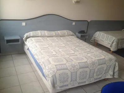 Un ou plusieurs lits dans un hébergement de l'établissement Hotel Le Strasbourg