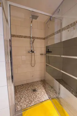Salle de bains dans l'établissement Chez Emilie & Charles Classé 4 étoiles