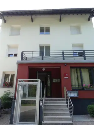 Façade ou entrée de l'établissement Hotel Restaurant L Echo du Lac