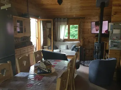 Cuisine ou kitchenette dans l'établissement Chalet le val’tin