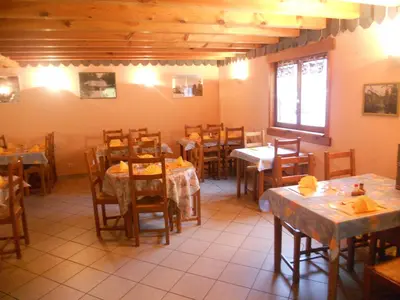 Restaurant ou autre lieu de restauration dans l'établissement Auberge du Saut des Cuves