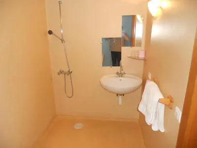 Salle de bains dans l'établissement Auberge du Saut des Cuves