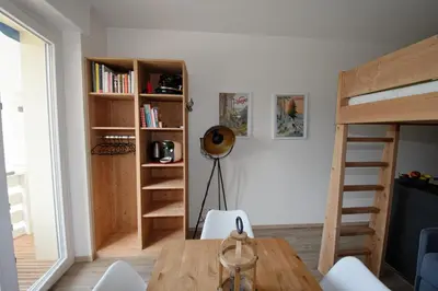 Bibliothèque dans l'appartement