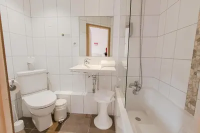 Salle de bains dans l'établissement Brit Hotel Bristol Montbéliard Centre