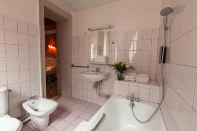 Salle de bains dans l'établissement Brit Hotel Bristol Montbéliard Centre
