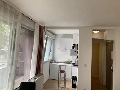 Cuisine ou kitchenette dans l'établissement Studios Lora RM 860