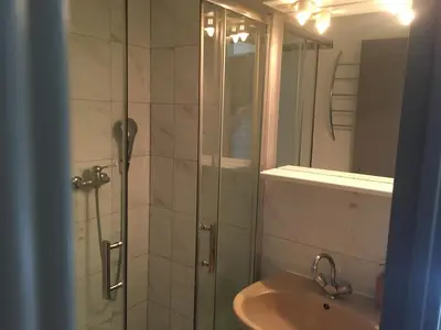 Salle de bains dans l'établissement Studios Lora RM 860