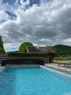 Piscine de l'établissement Chalet avec Jacuzzi et Piscine, déco soignée esprit cocooning ou située à proximité