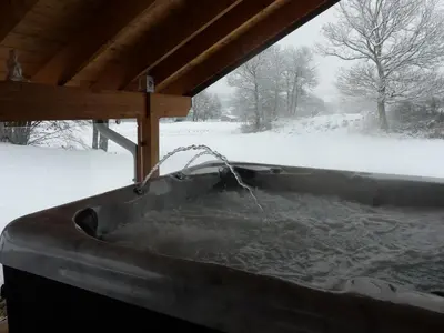 L'établissement Chalet avec Jacuzzi et Piscine, déco soignée esprit cocooning en hiver