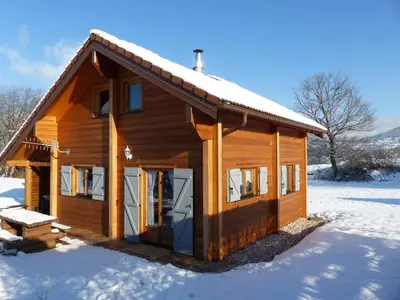 L'établissement Chalet avec Jacuzzi et Piscine, déco soignée esprit cocooning en hiver