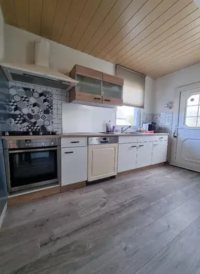Cuisine ou kitchenette dans l'établissement MAISON COSY 7 minutes des frontières