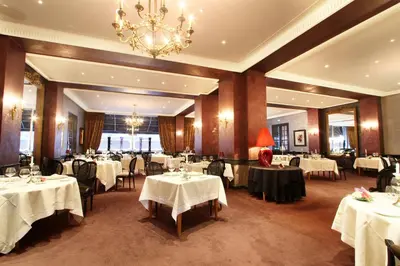 Restaurant ou autre lieu de restauration dans l'établissement Le Grand Hotel & Spa