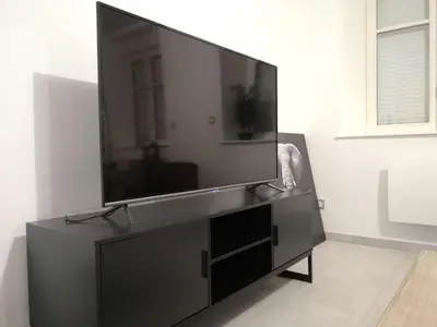 Télévision ou salle de divertissement dans l'établissement LE WILSON SUITE - Centre-ville - Gare - Tram