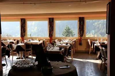 Restaurant ou autre lieu de restauration dans l'établissement Hostel de La Grande Cascade
