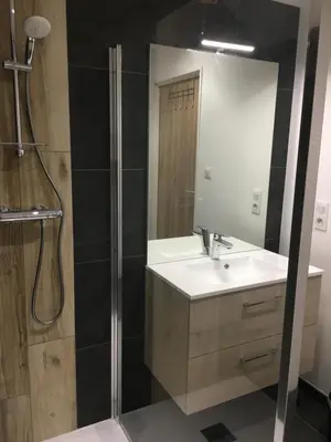 Salle de bains dans l'établissement appart l'Écureuil 4 étoiles