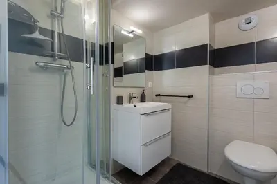Salle de bains dans l'établissement Le 21 -GregIMMO-Appart'Hôtel