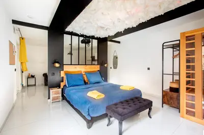 Un ou plusieurs lits dans un hébergement de l'établissement ESPLANADE HOME Private SPA Jacuzzi Sauna Parking, Colmar