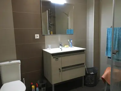 Salle de bains dans l'établissement LE REFUGE DU VIEUX MOULIN